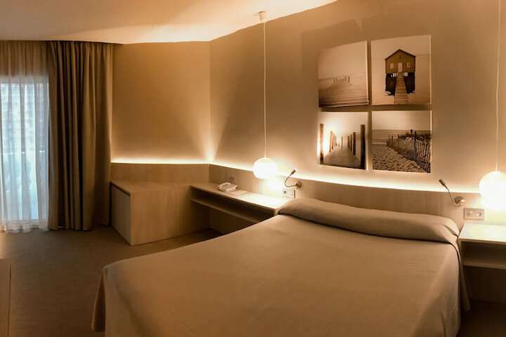 Room 9 of 35