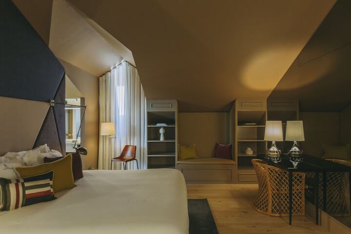 Room 48 of 204