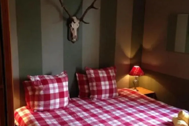 Room 4 of 17