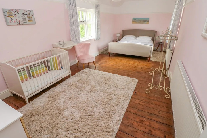Room 5 of 20