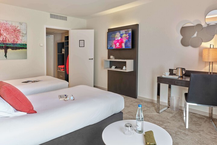 Room 10 of 40