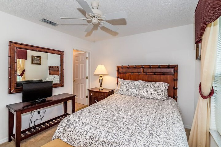 Room 9 of 29