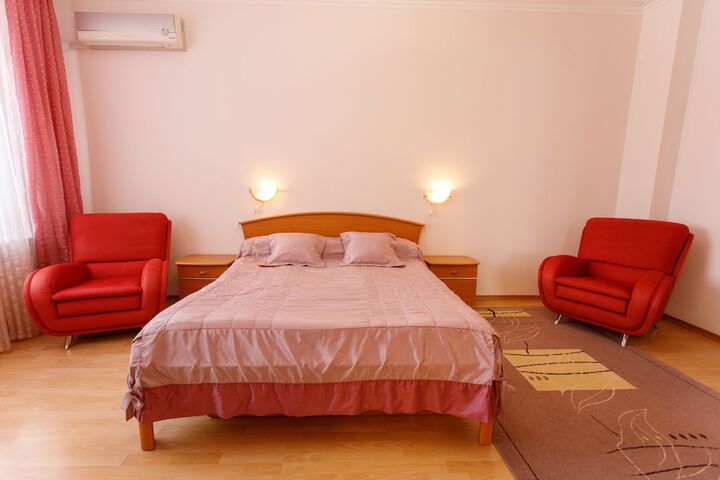 Room 33 of 82