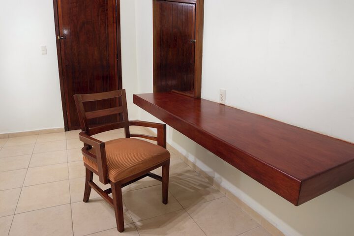 Room 53 of 182