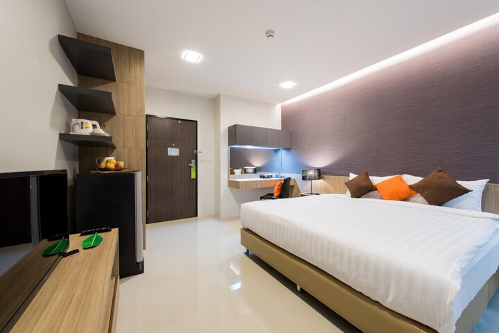 Room 5 of 62