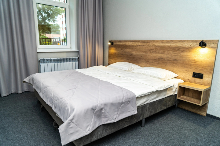 Room 4 of 8