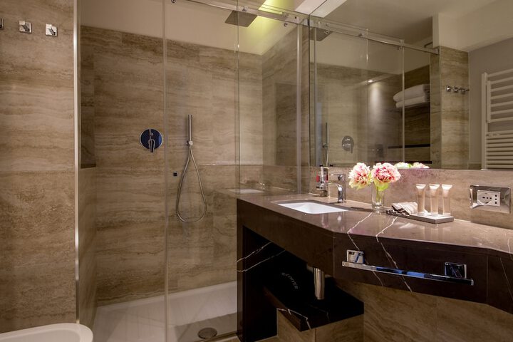 Room 43 of 70