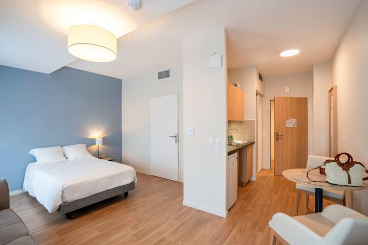 Room 6 of 35