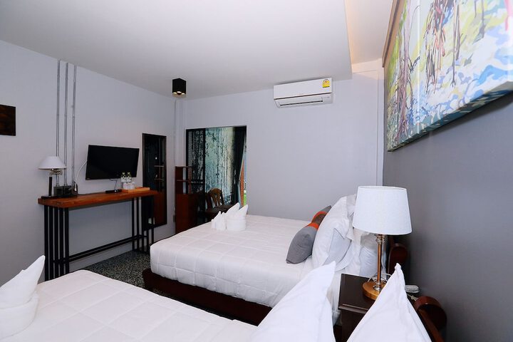 Room 17 of 39