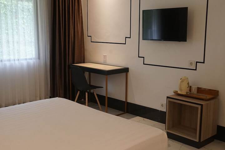 Room 8 of 28
