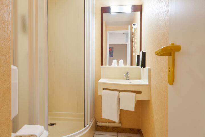 Room 21 of 28
