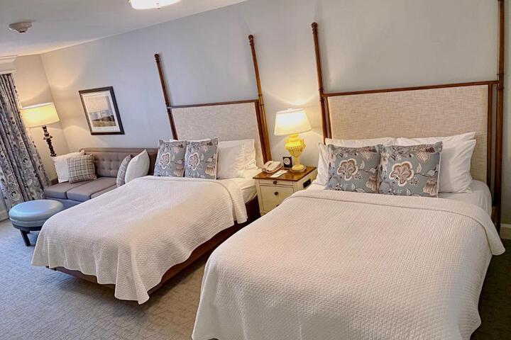 1 Queen Bed (3 of 12)