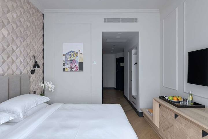 Room 33 of 101