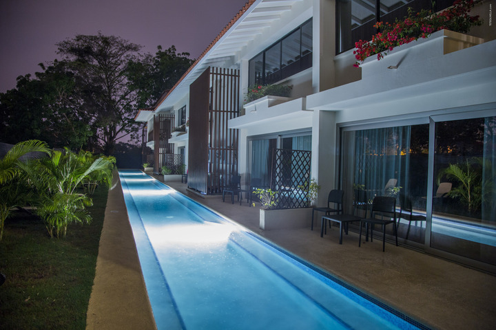 Hotel with Pool