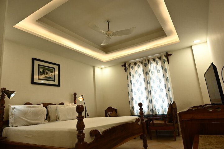 Room 5 of 32