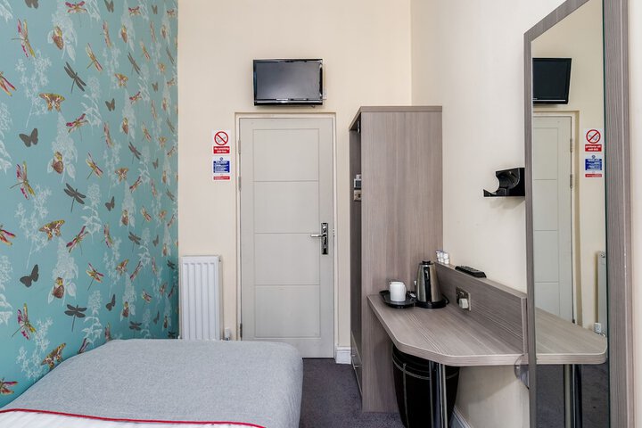 Room 10 of 26