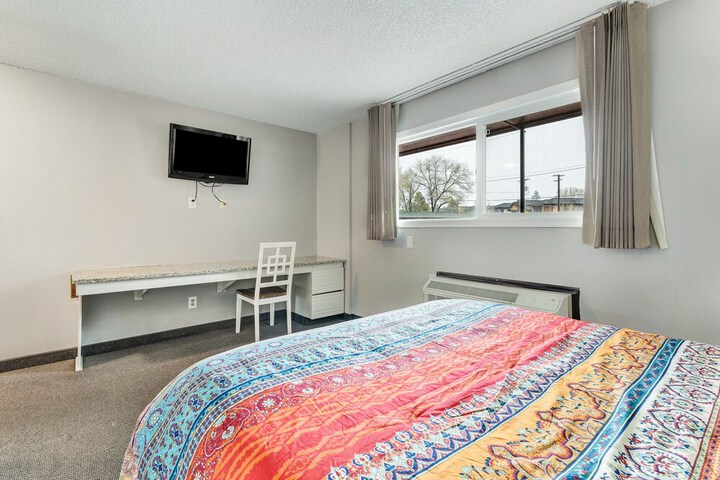 Room 52 of 398
