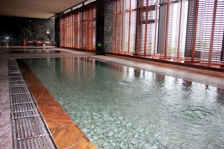 Pool 44 of 100