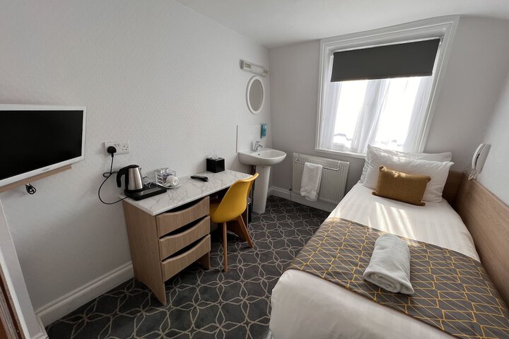 Room 6 of 23