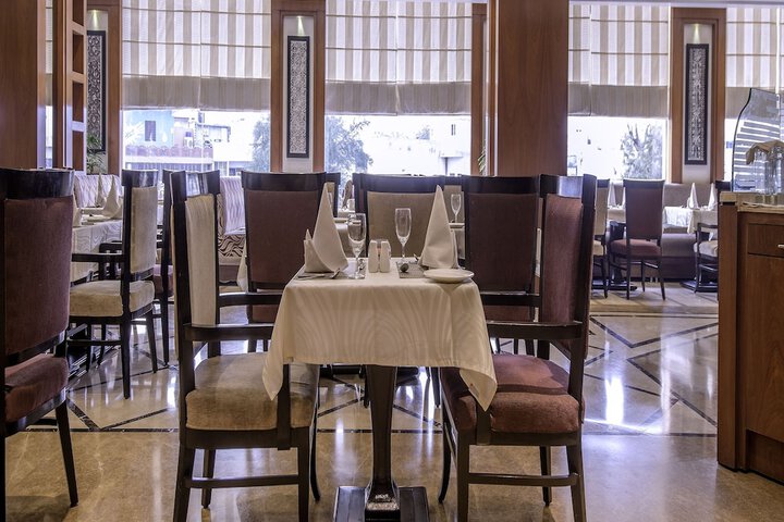 Dining 36 of 60