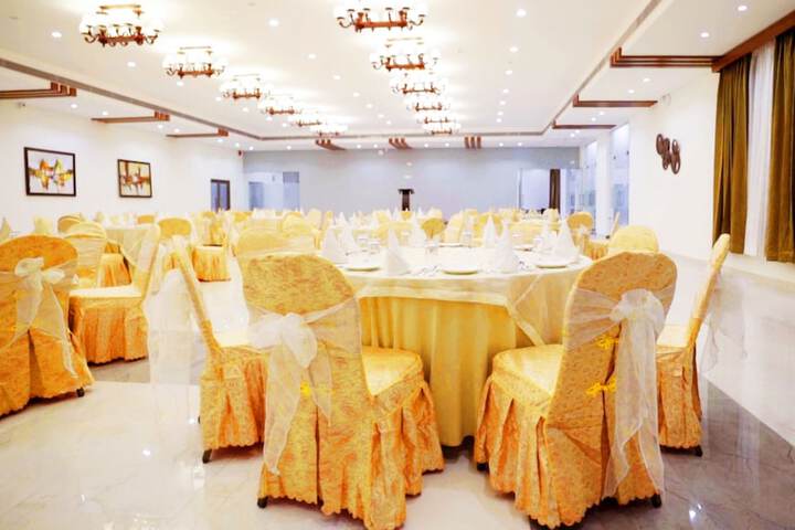 Ballroom/Hall 29 of 34