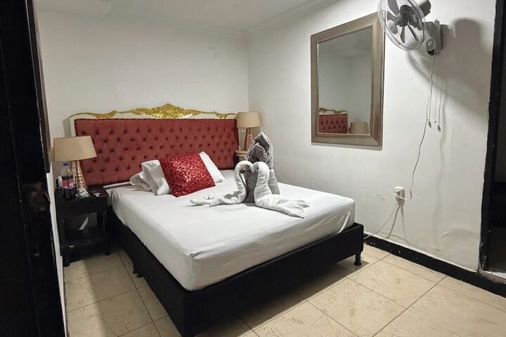Room 8 of 11
