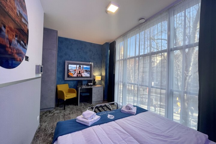 Room 36 of 194