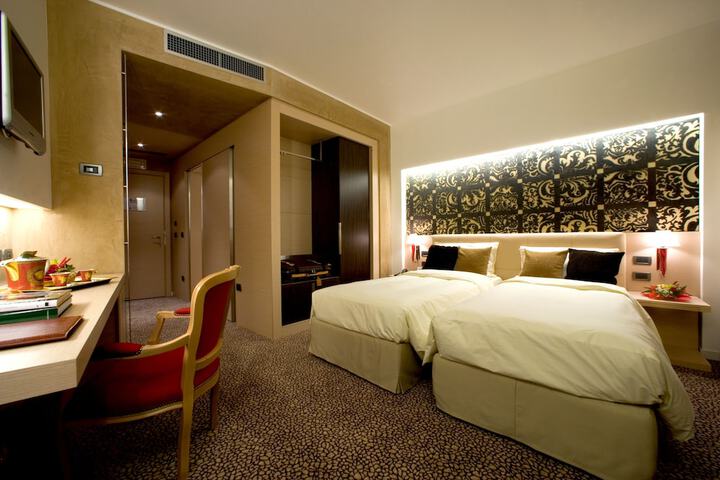 Room 12 of 51