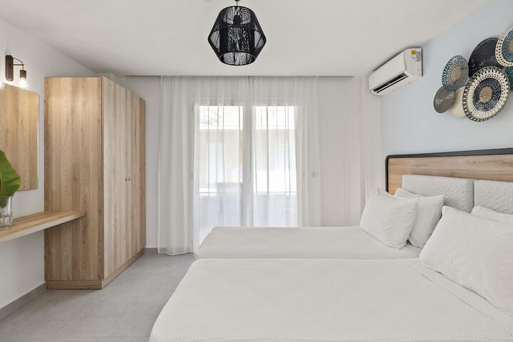 Room 6 of 96