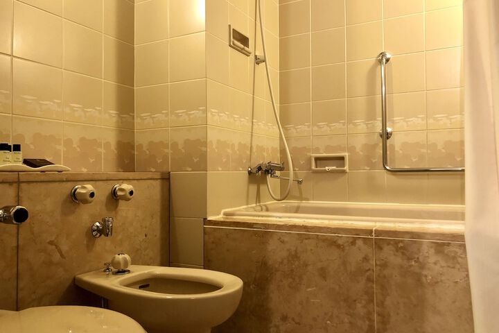 Room 72 of 120