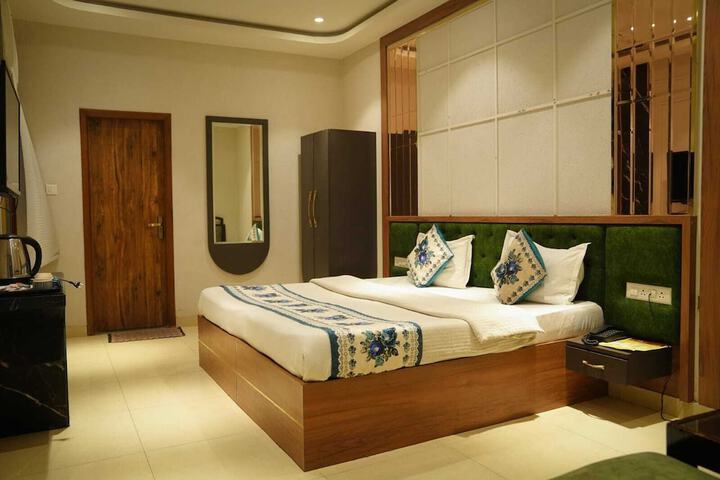 Room 27 of 50