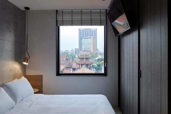 Room 12 of 26