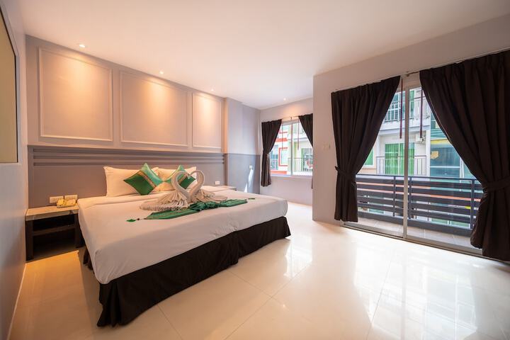 Room 6 of 25