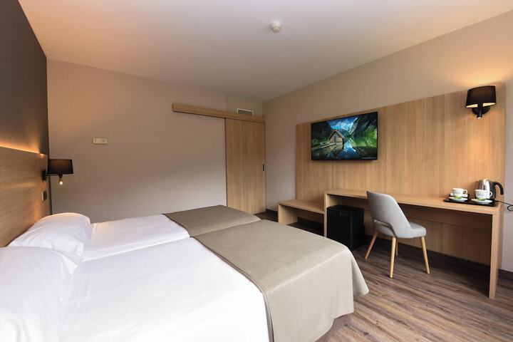 Room 12 of 50