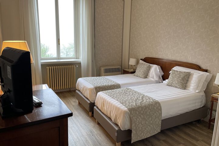 Room 19 of 121