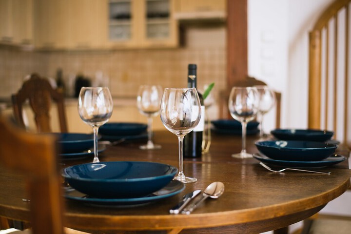 Dining 24 of 32