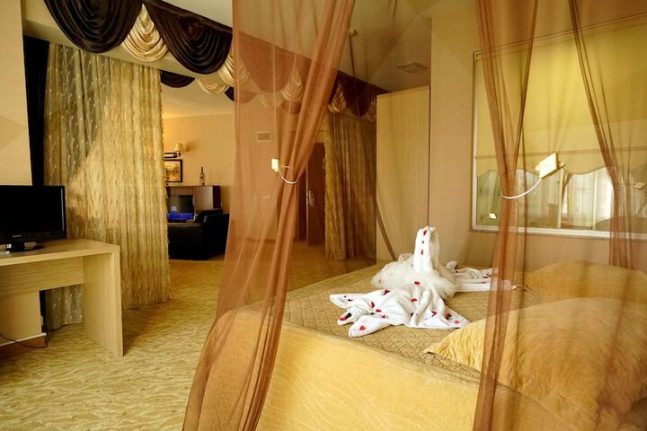 Room 12 of 64