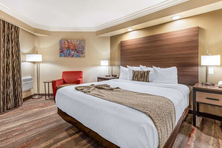 1 King Bed High Speed Balcony or Patio Microfridge Full Breakfast (7 of 12)