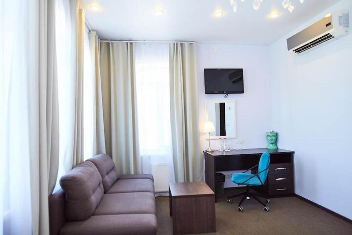 Room 8 of 82