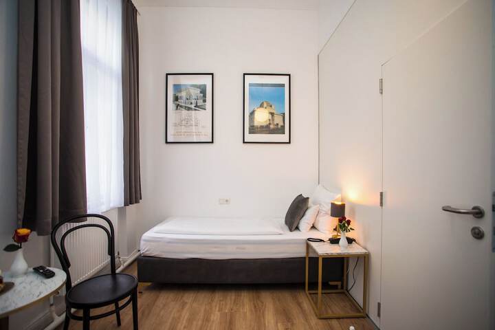 Room 9 of 29