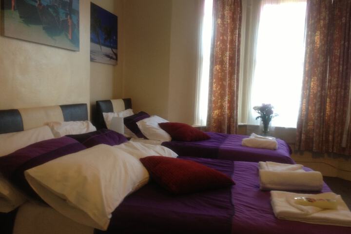 Room 6 of 50