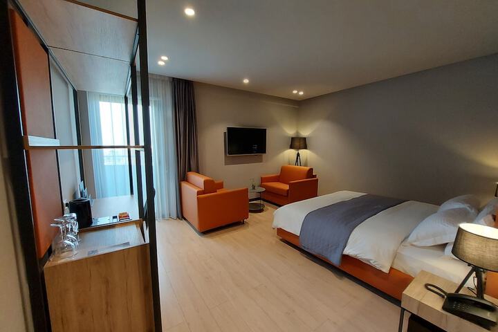 Room 11 of 101