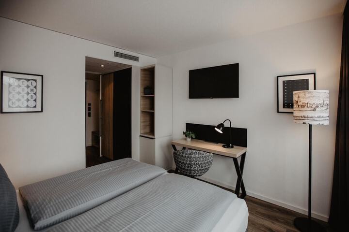 Room 11 of 51