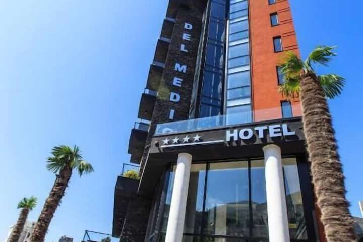 Hotel Del Medio
