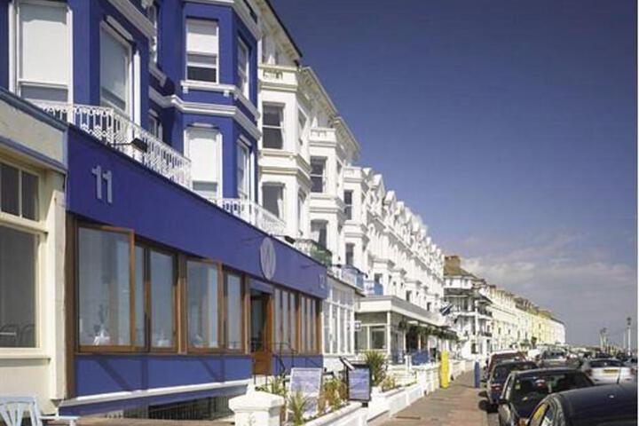 Waterside Boutique Hotel