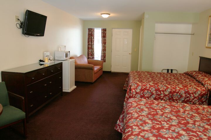 Room 3 of 106