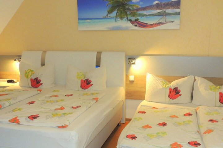 Room 30 of 272