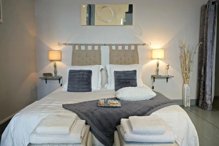 Room 2 of 15