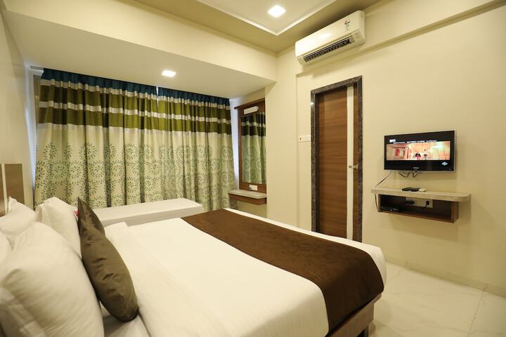 Room 4 of 18