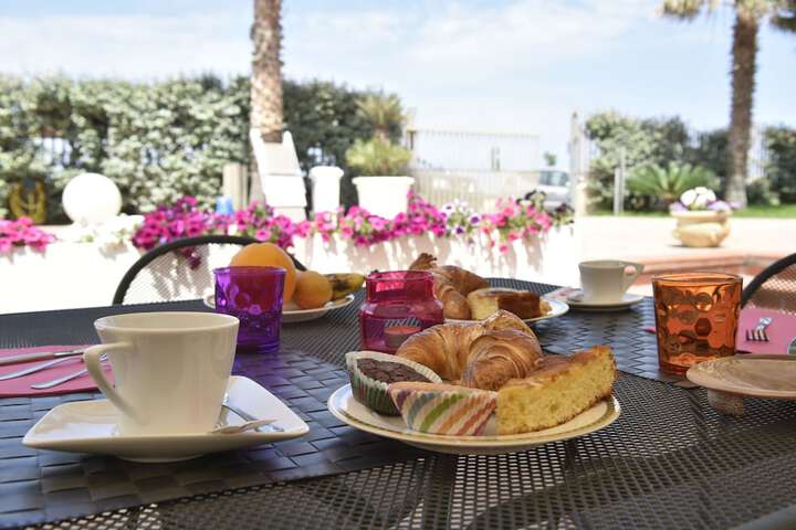 Breakfast/Coffee Service 26 of 58
